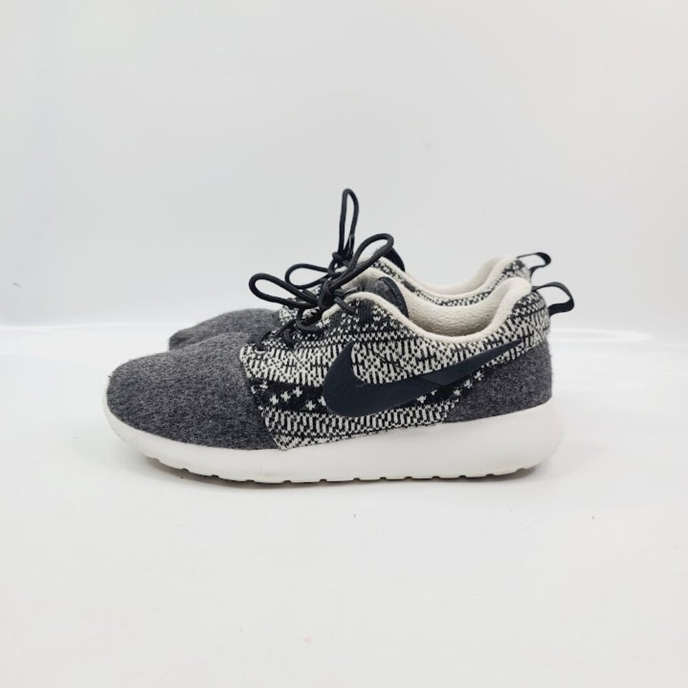 Nike Women's Gray‎ Roshe One Winter 685286-001 Tribal Wool Casual Sneaker Size 7 - Picture 2 of 7